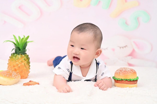 黔东宝宝脸上有红疙瘩